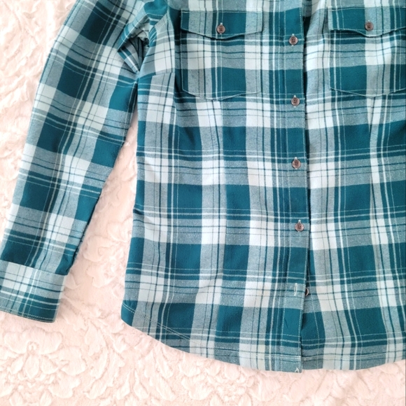 Eddie Bauer Women's Button-down - Picture 4 of 5